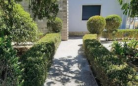 Casa Com Jardim Perto Da Praia
